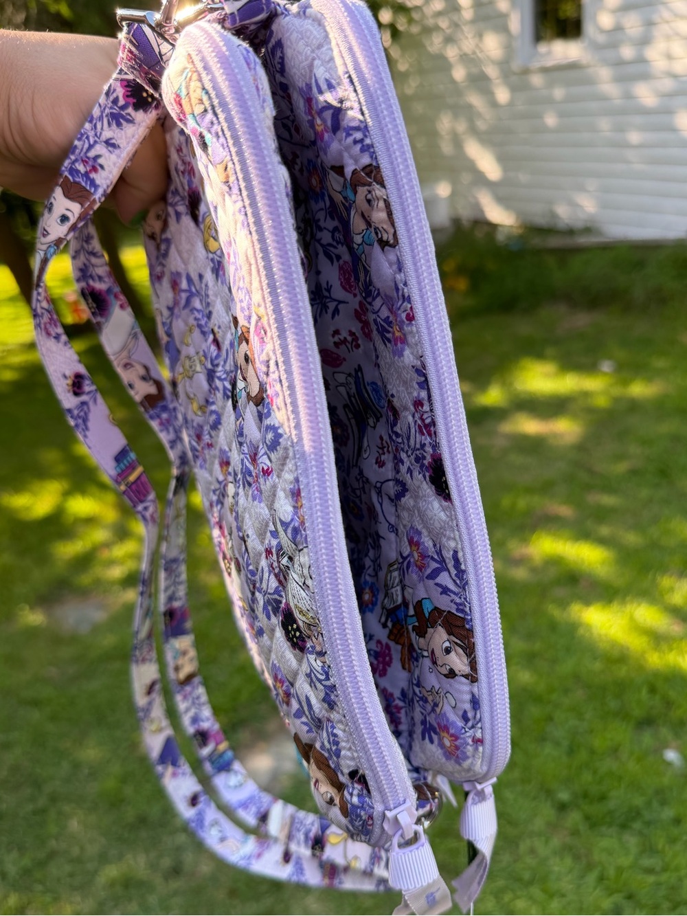 Disney Vera Bradley Belle Floral Triple Compartment Crossbody NWT small stain - Picture 3 of 11